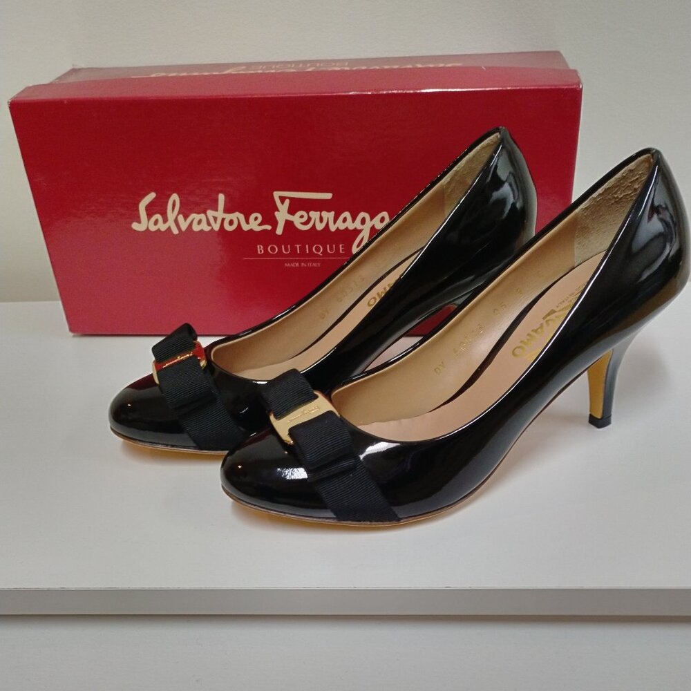 Ferragamo Clara 70 Black Patent Vara Bow Heels, like new - 9C fit like US 8M - Picture 7 of 15